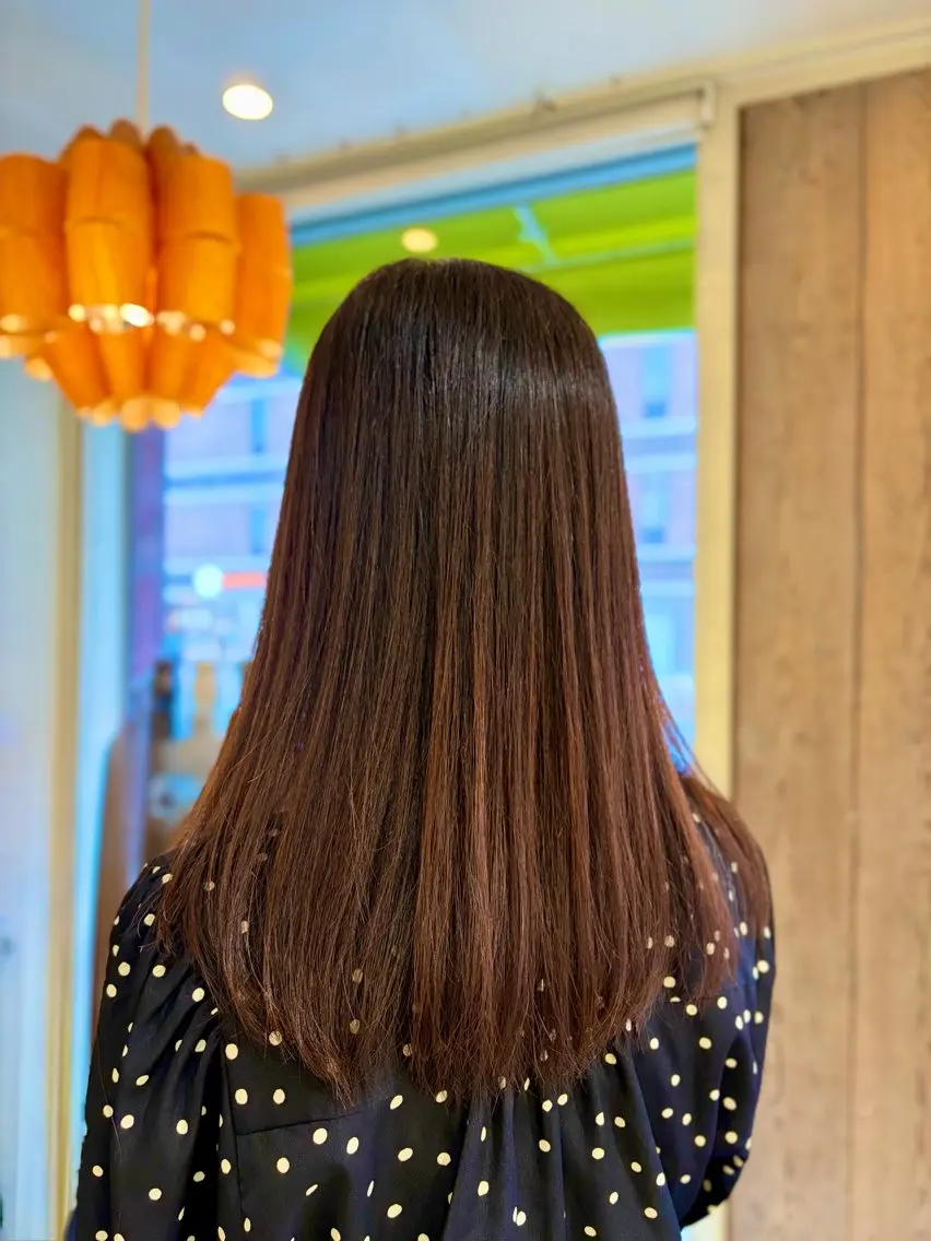 セミロング レイヤーカット カット ヘアカラー NICCOLO室見 Erinaのヘアスタイル