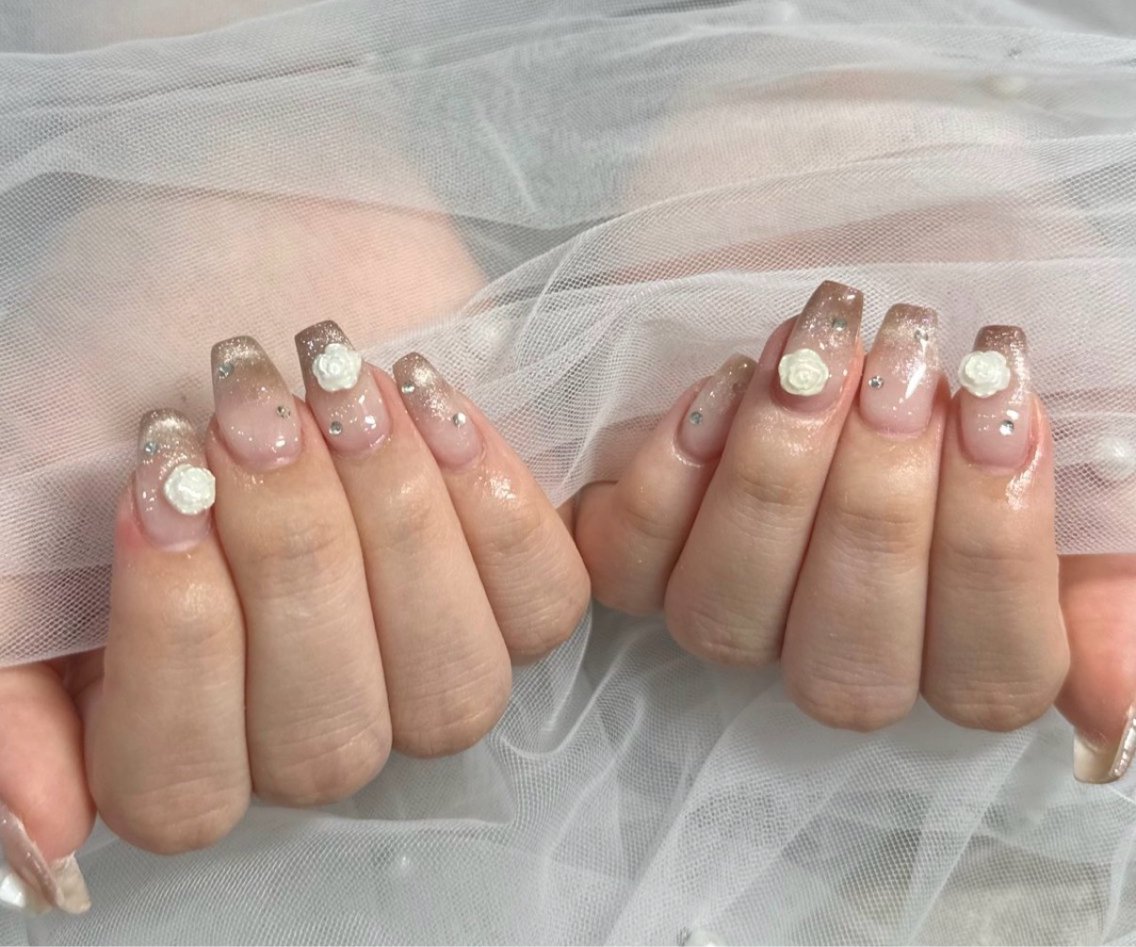 ネイル ハンドネイル フットネイル LAVISH sakiのネイルデザイン