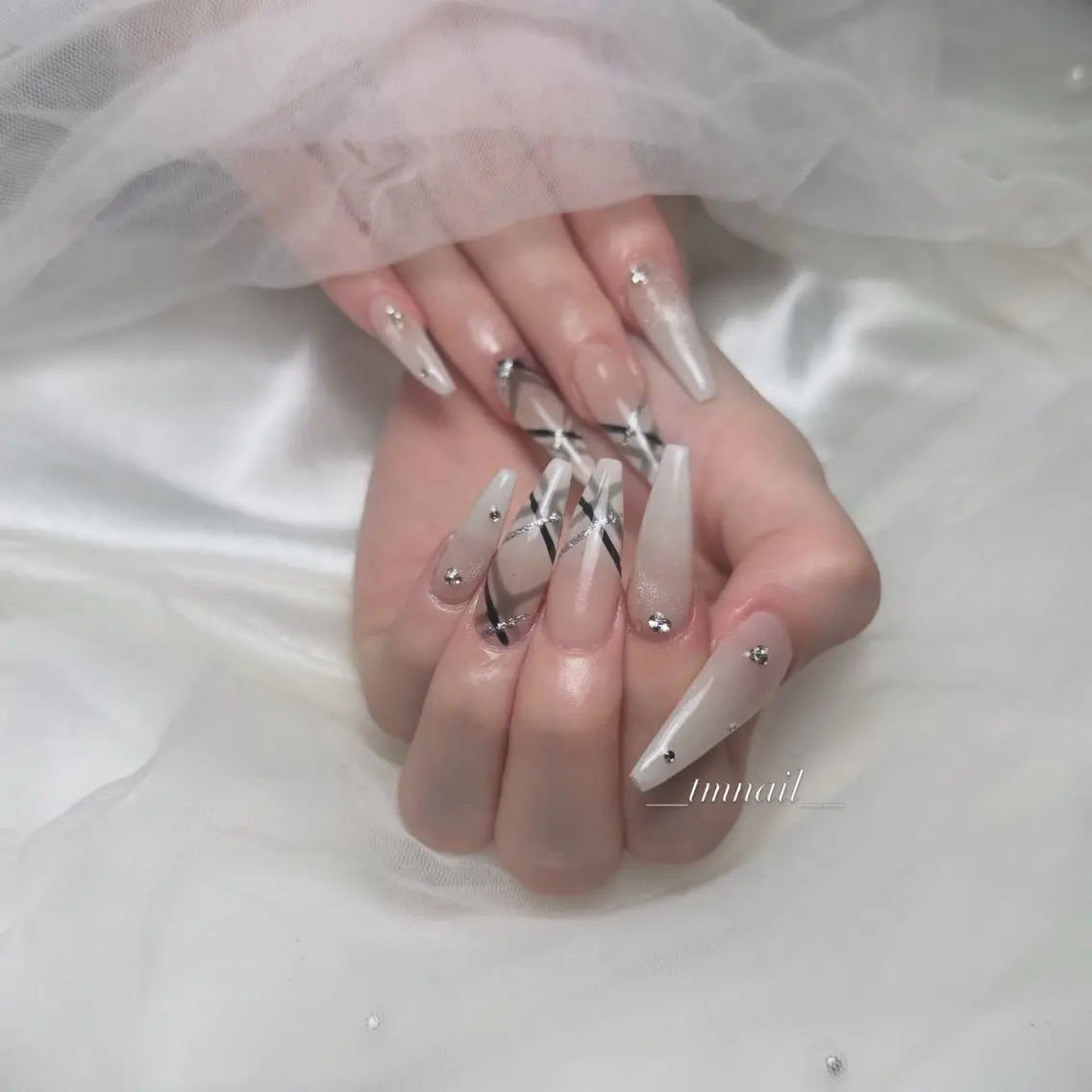 ロング 韓国風ヘア ハンドネイル 💅Tmnail Misoraのネイルデザイン