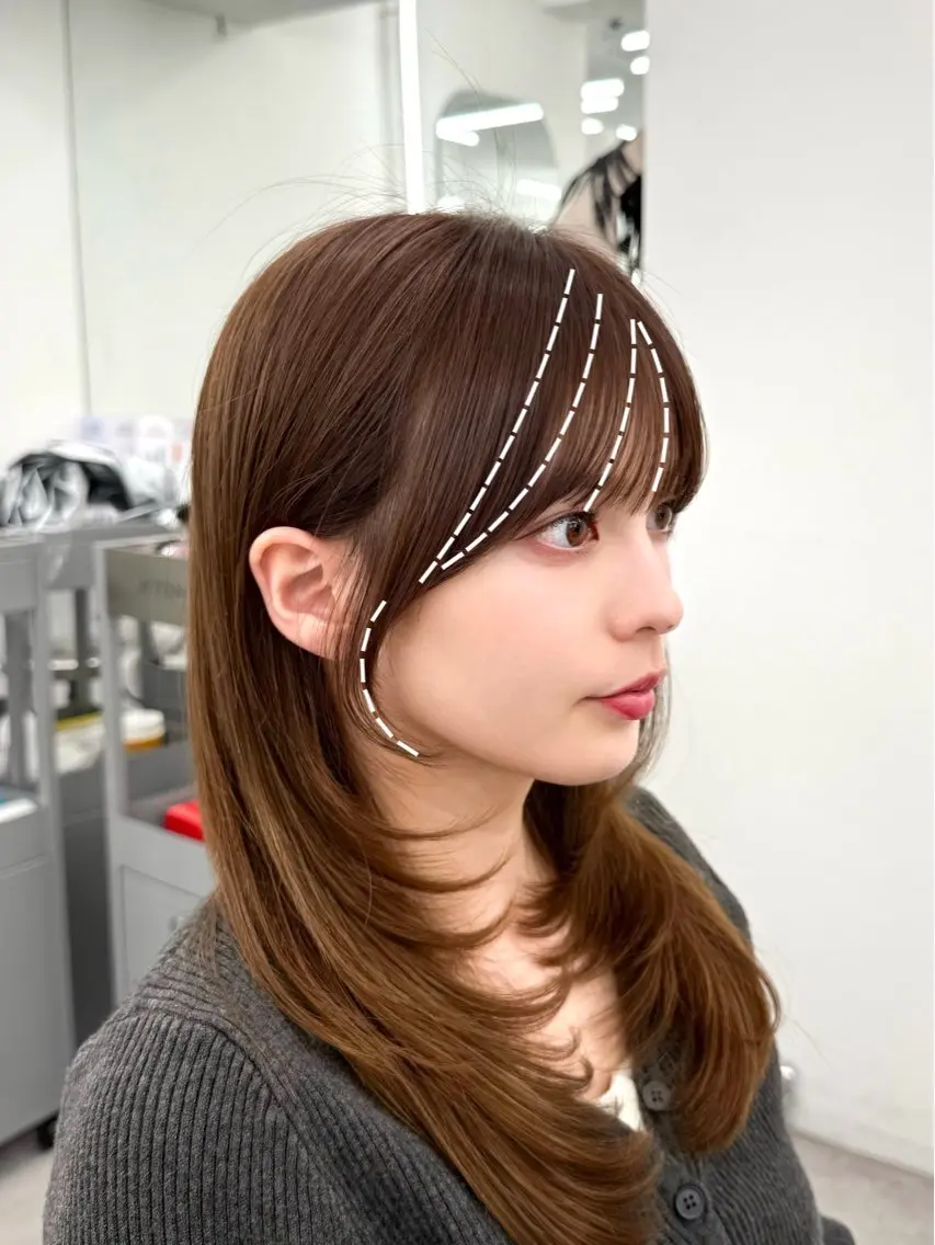 セミロング 割れない顔まわり× 小顔補正レイヤー難波のヘアスタイル