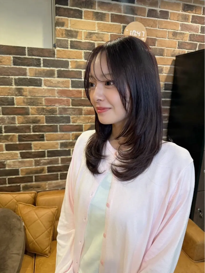 ミディアム ピンクラベンダー 顔周りカット レイヤーカット 小顔カット AROMA awanoのヘアスタイル