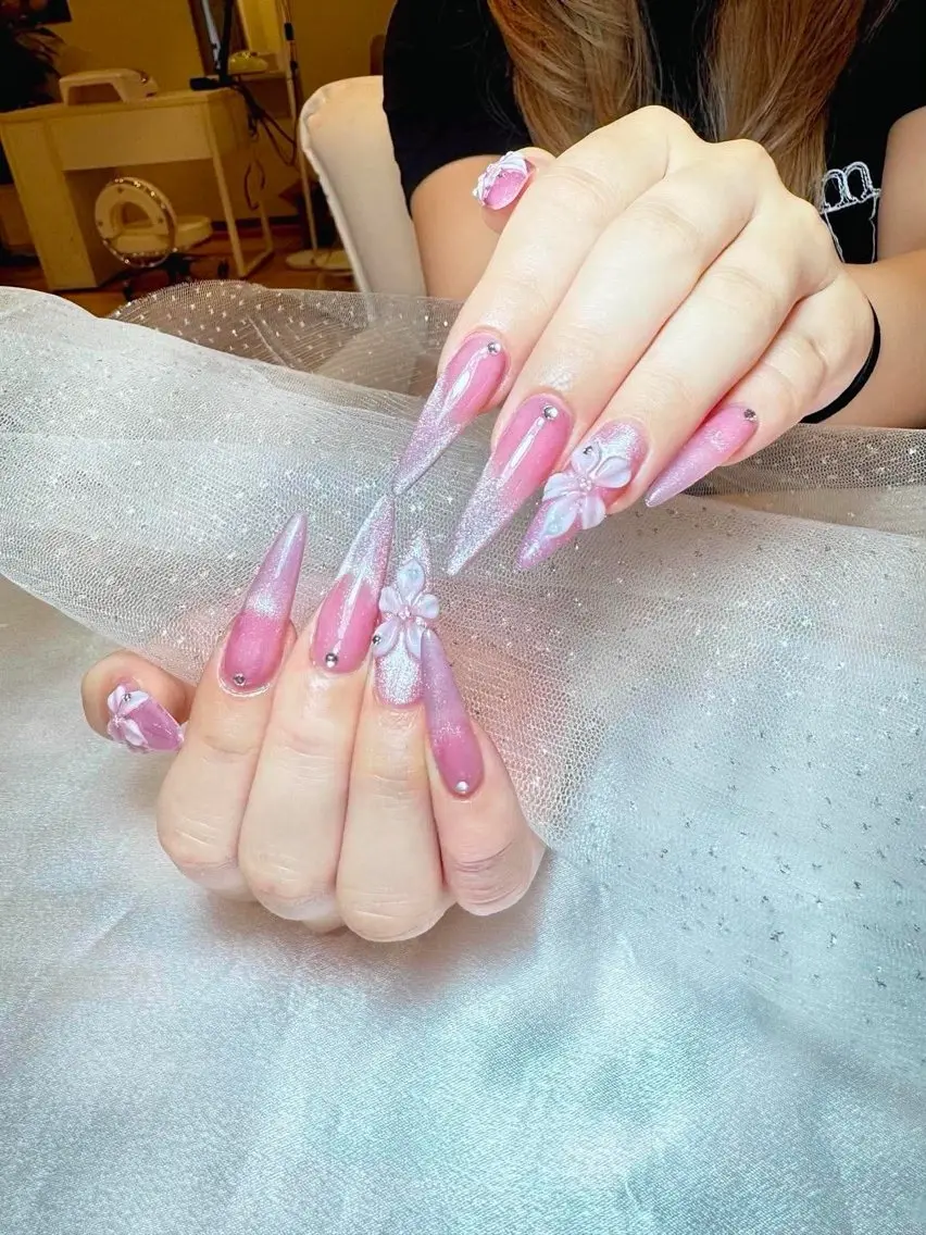 ネイル アートネイル ジェルネイル 韓国ネイル ニュアンスネイル ワンカラーネイル ハンドネイル Queen Nail Salonのネイルデザイン