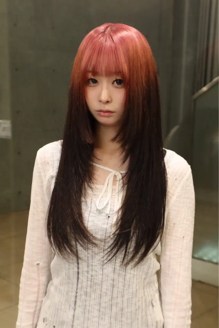 セミロング カラー ハイトーンカラー ピンクカラー ヘアカラー レイヤー/ブリーチ iwamiya岩見谷のヘアスタイル