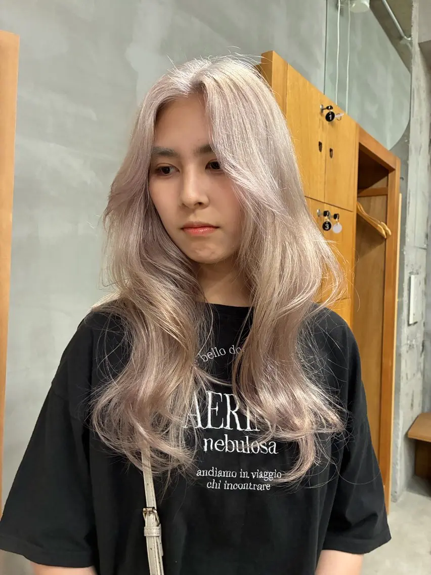 ロング カラー ヘアカラー wewe: momoeのヘアスタイル
