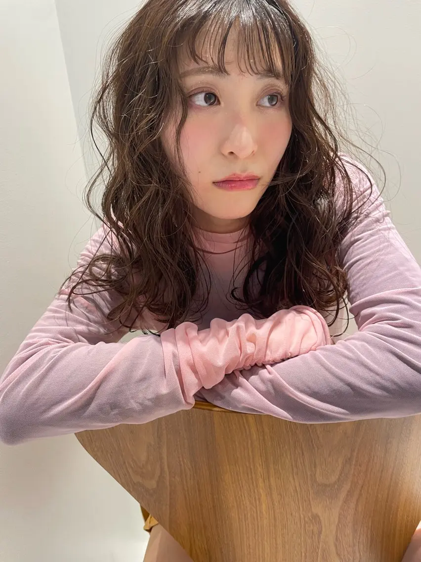 セミロング セミロングパーマ 保野加/トレンドボブ 透明感爆発カラーのヘアスタイル
