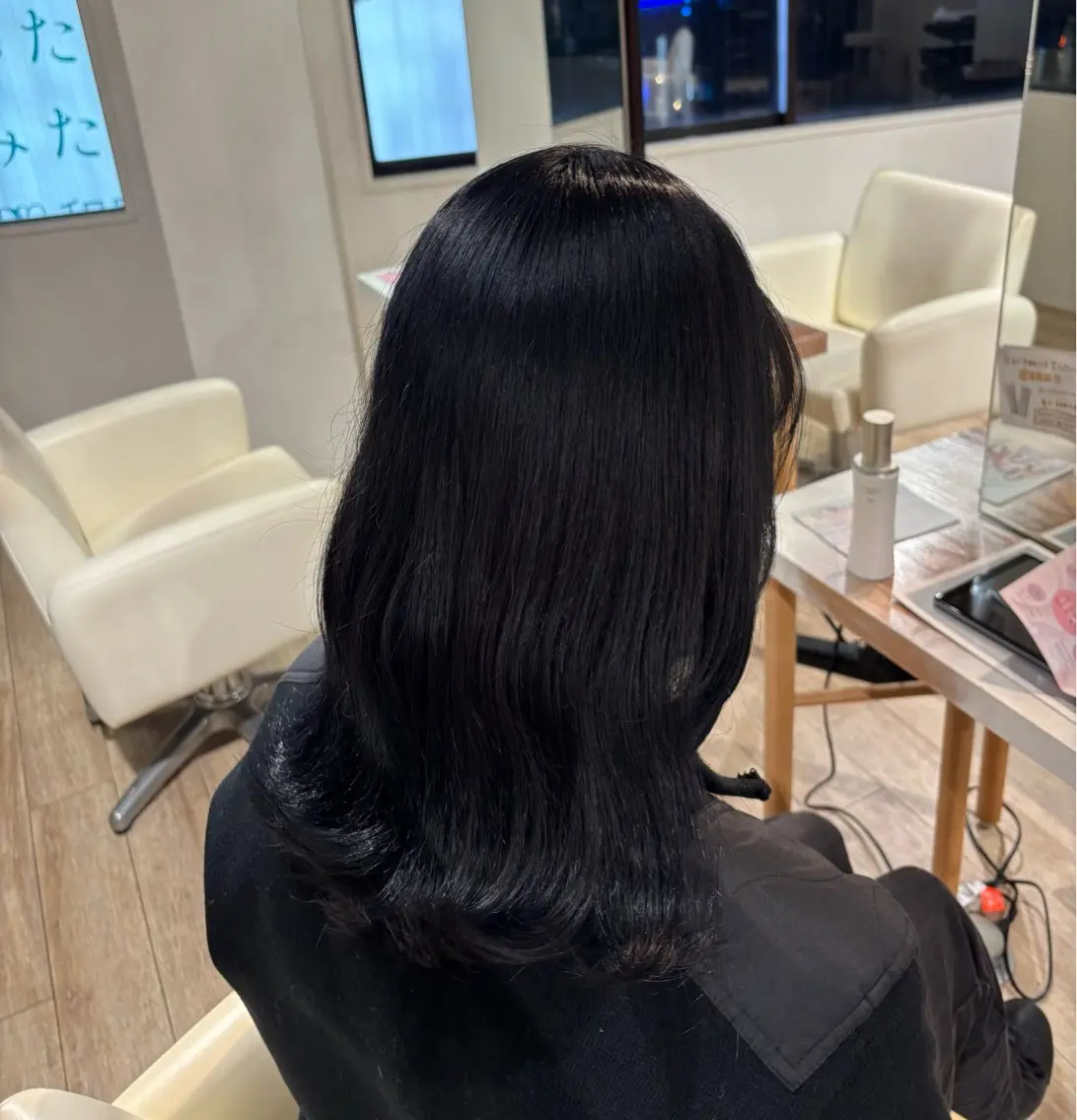 カラー 黒髪 ブリーチ ブルーカラー ブルーブラック ブリーチなしカラー ♡ ♡のヘアスタイル