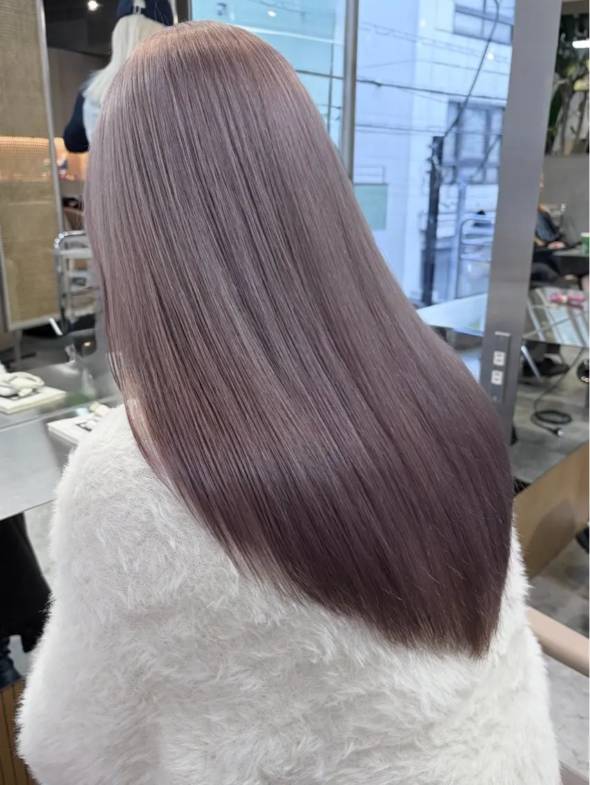 ロング カラー ヘアカラー トリートメント 失敗しないハイトーン ミルクティーベージュのヘアスタイル