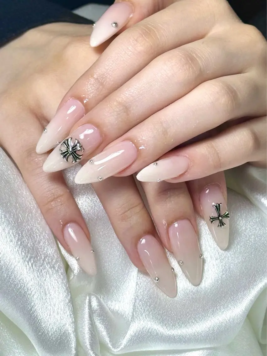 ネイル ハンドネイル ルシイ🎀新宿長さ 出しパーツ専門店のネイルデザイン