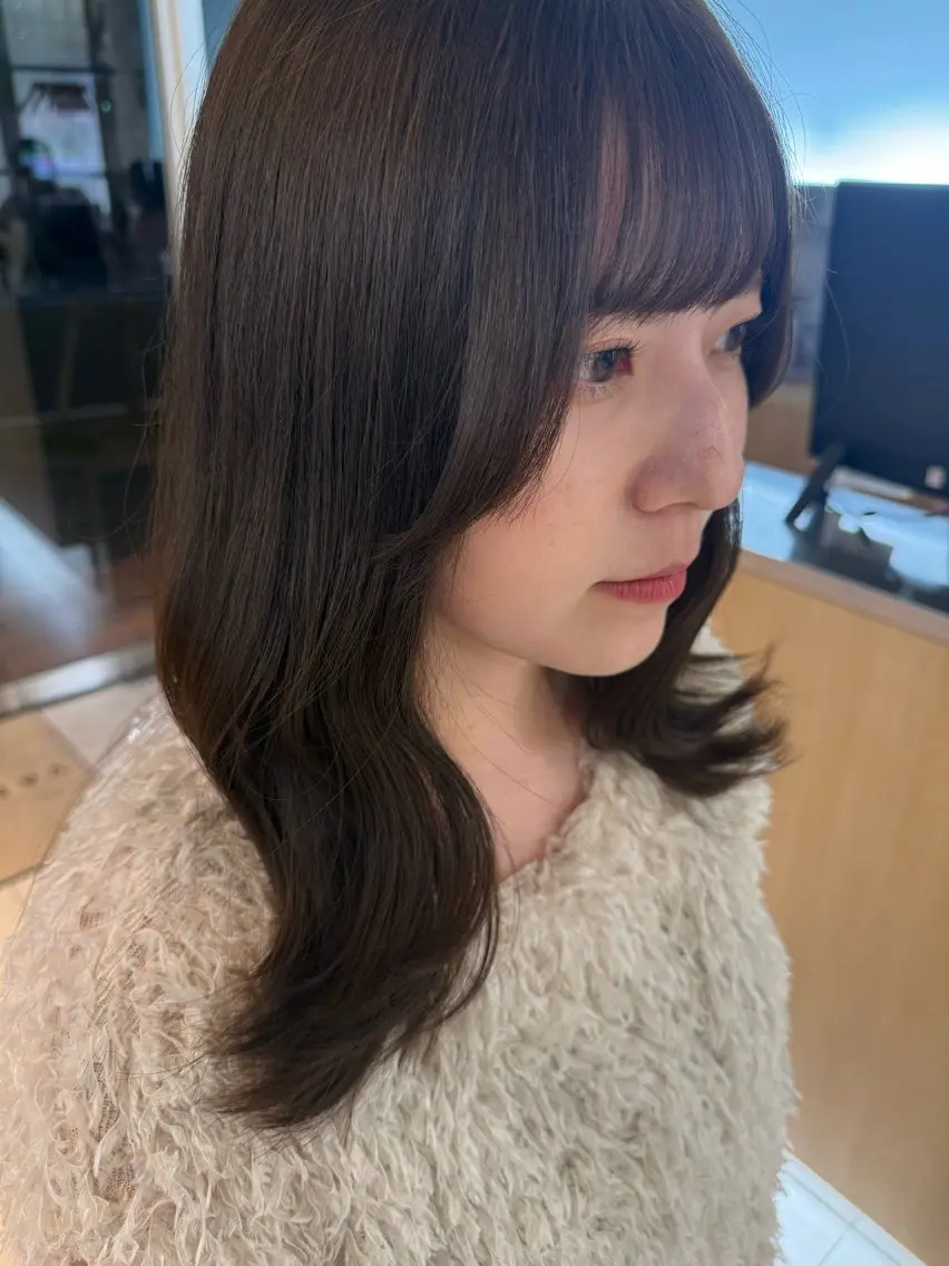 ミディアム カラー カット ヘアカラー ツチダ ヒナのヘアスタイル