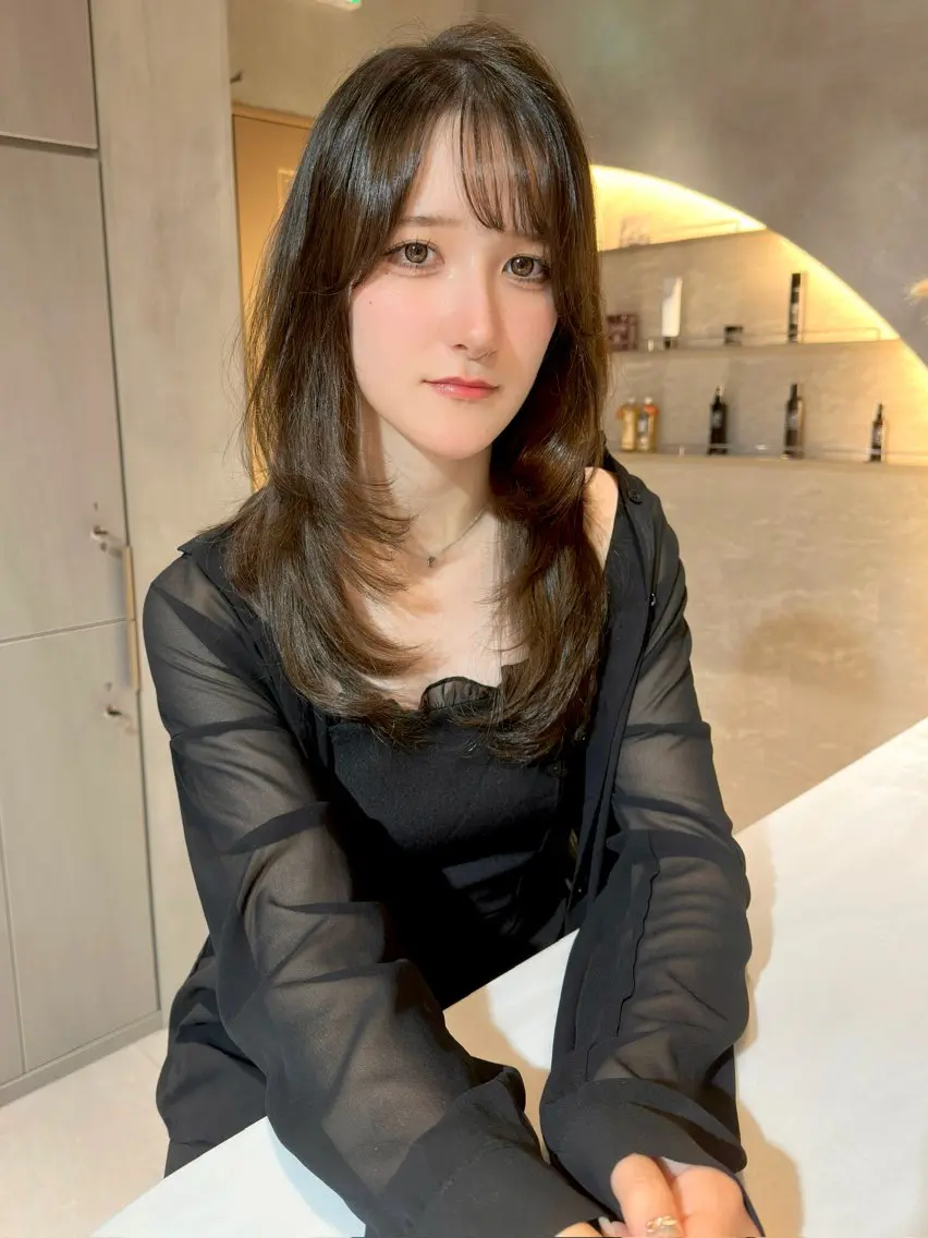 セミロング レイヤーカット 小顔カット カット ヘアカラー トリートメント 縮毛矯正 ミディアム レイヤー 顔周り金山のヘアスタイル