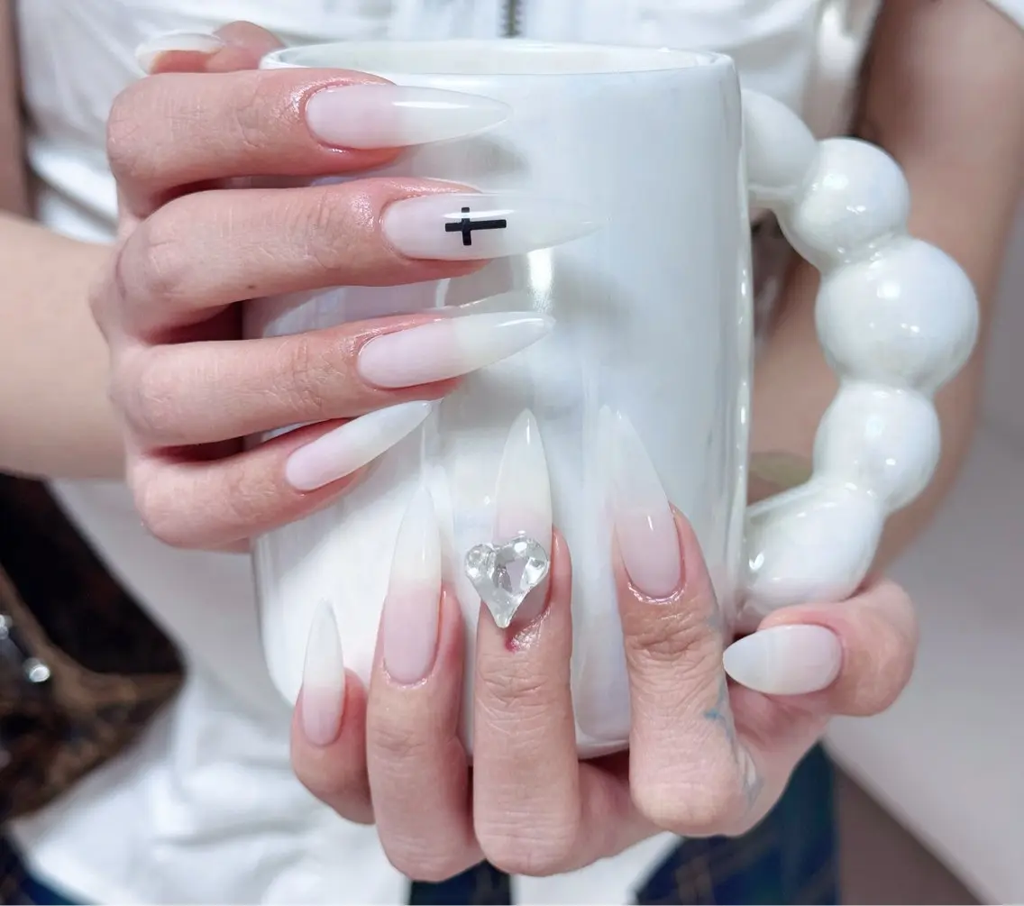 ネイル アートネイル オーロラネイル チークネイル フレンチネイル ガラスフレンチ ハンドネイル 🎀🎀YooLi Nail Salonのネイルデザイン