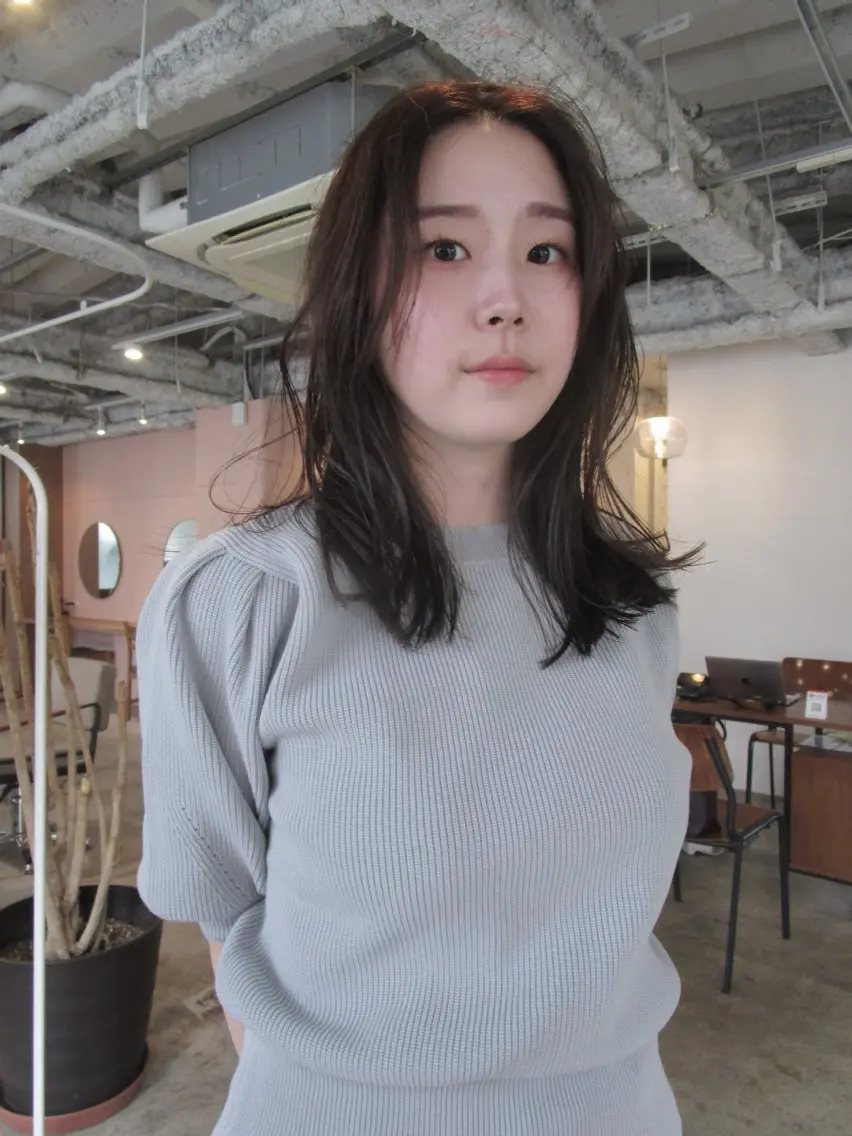 セミロング カラー ブラウンカラー レイヤーカット カット ヘアカラー トリートメント yu maのヘアスタイル
