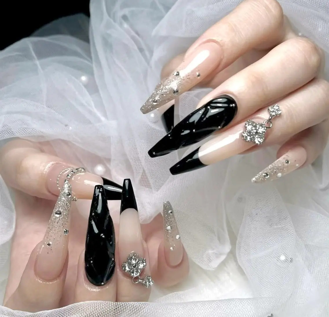 ネイル 長さ出し ガーリー 韓国ネイル ロングネイル 持ち込み ハンドネイル Nami nail salonのネイルデザイン