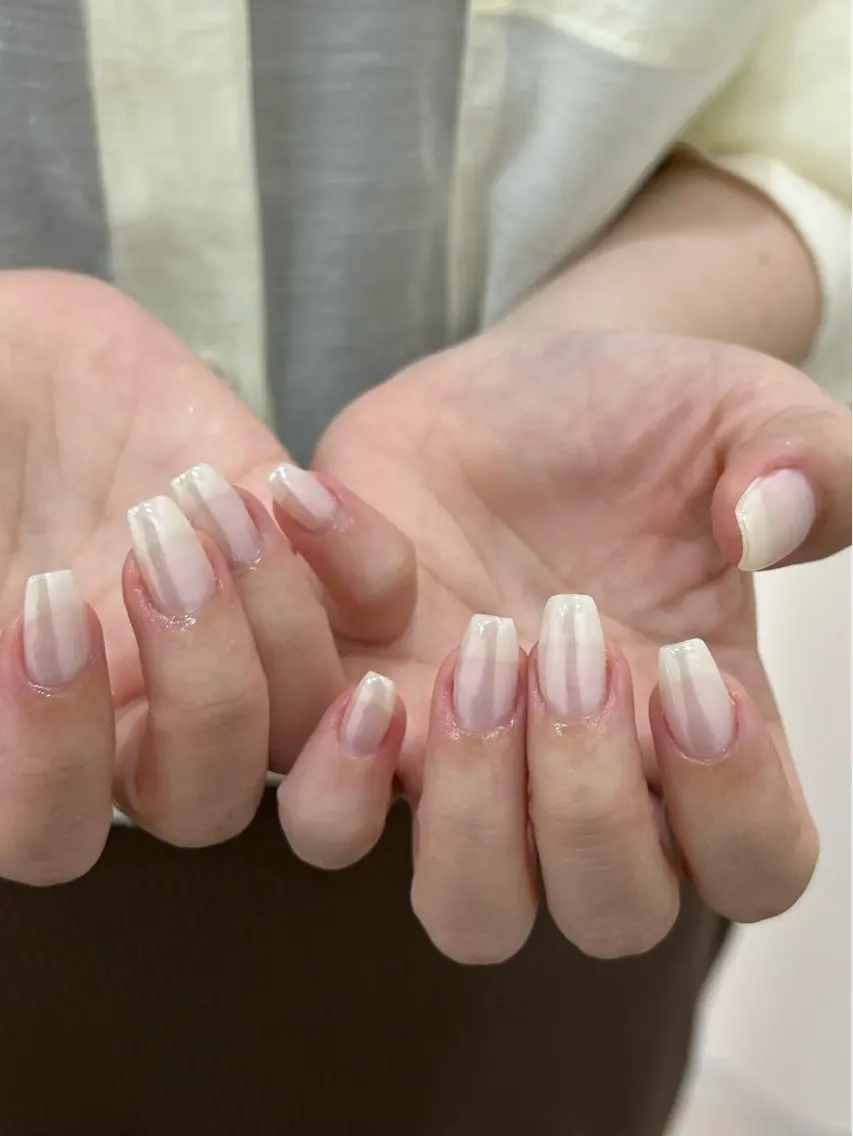 ネイル ホワイト ハンドネイル tuki nail suzumiのネイルデザイン