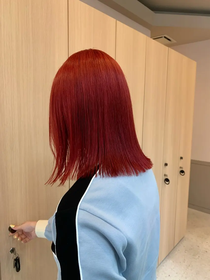 ミディアム カラー レッドカラー rio .のヘアスタイル