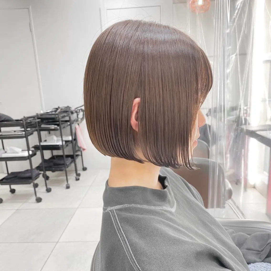 ショート カラー 前下がりボブ ショートボブ ボブ 似合わせカット ショートヘア カット ヘアカラー トリートメント ボブ×艶髪｜ 艶カラー🩶石橋怜大のヘアスタイル