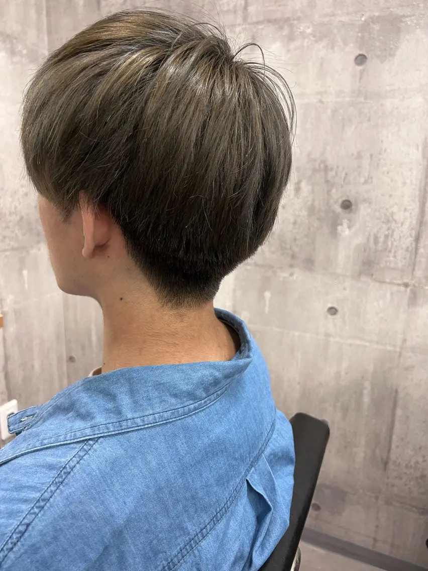 ショート カラー メンズ メンズバレイヤージュ メンズブリーチ フェザーパーマ メンズハイライト メンズインナーカラー カット ヘアカラー トリートメント newi赤羽 ✂️KEN✂️のヘアスタイル