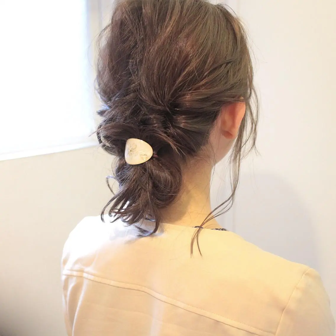 ミディアム カラー アッシュ ベージュカラー クニモトハルナ ボブ/柔らかカラーのヘアスタイル