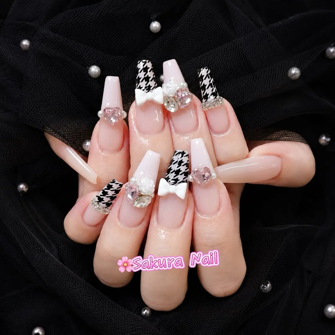 ネイル アートネイル オーロラネイル ボルドー チークネイル フレンチネイル ハンドネイル Sakura Nail Salonのネイルデザイン