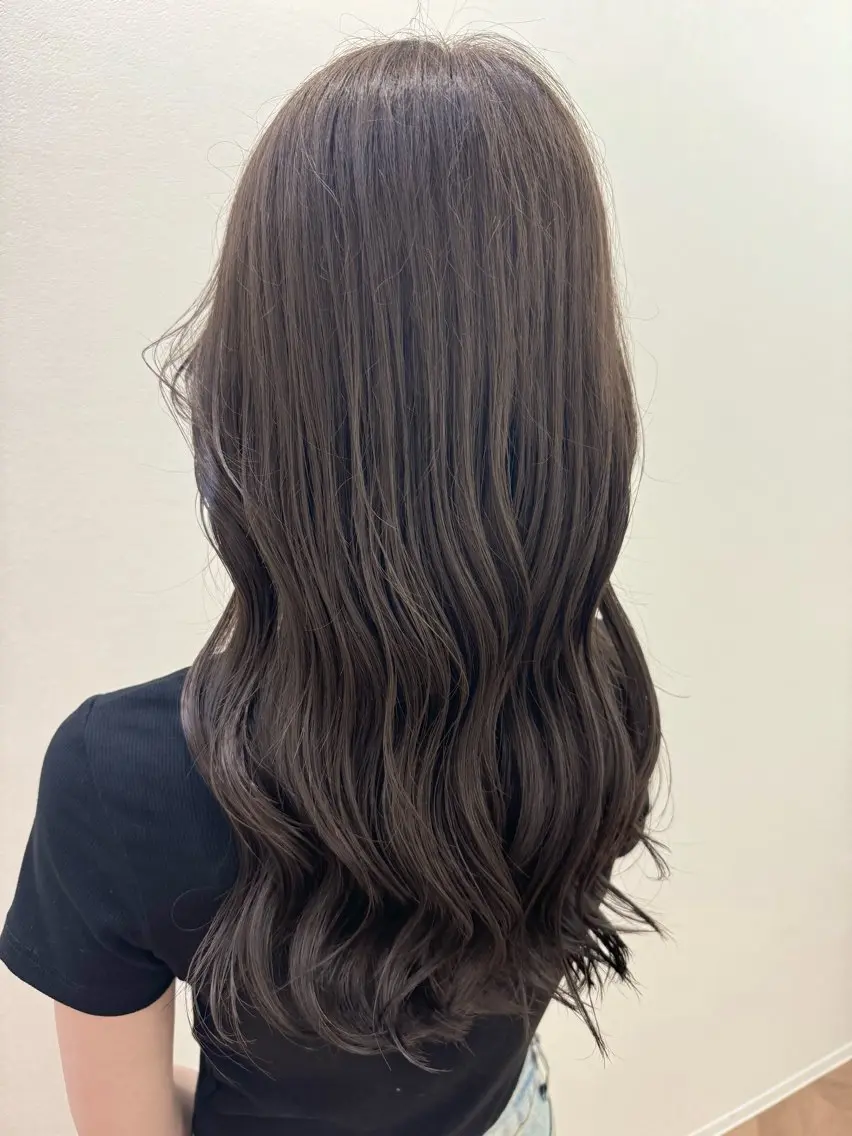 ロング カラー グレージュ 佐々木 有彩のヘアスタイル