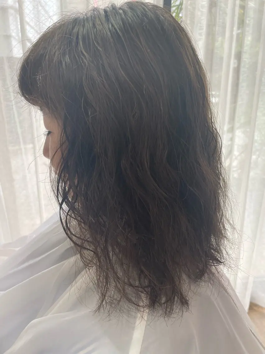 ロング カラー 透明感カラー グレージュ イルミナカラー オリーブグレージュ オリーブグレー 吉田 凱翔のヘアスタイル
