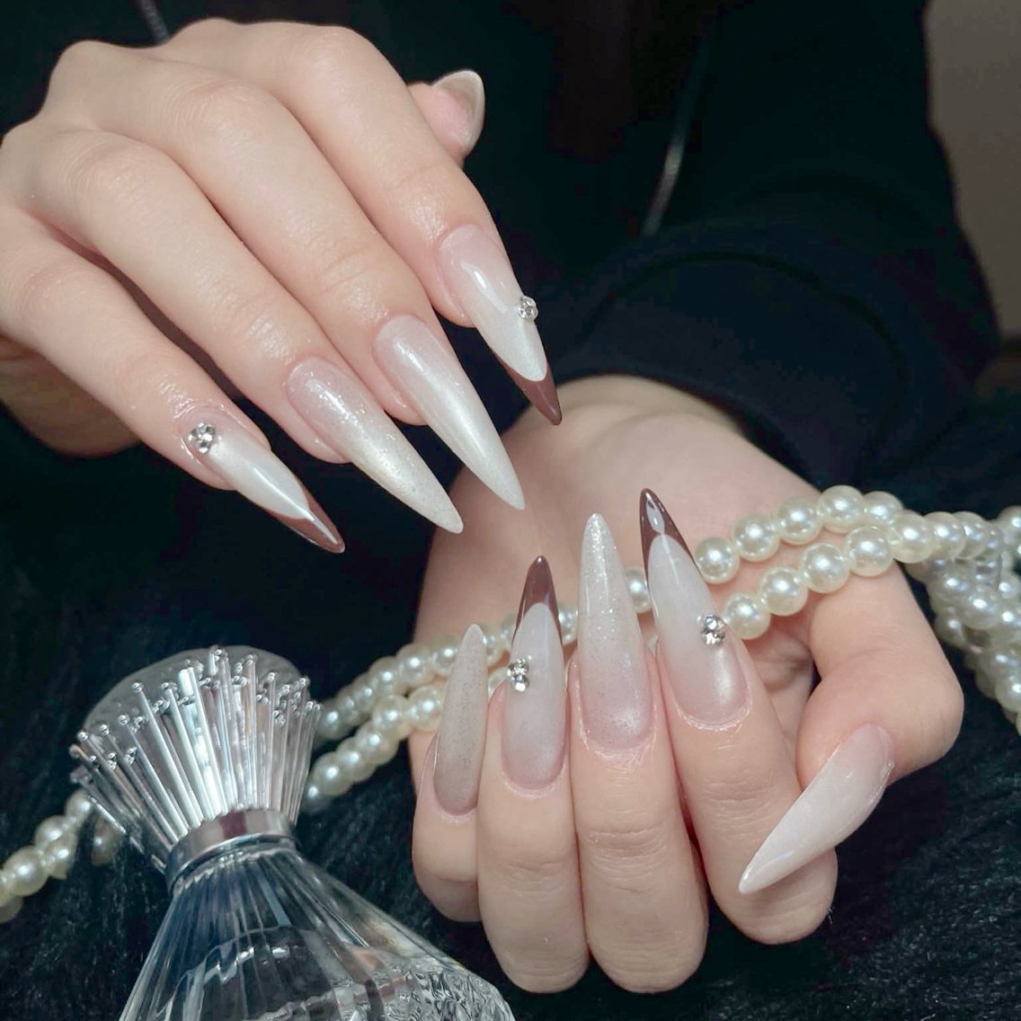 ネイル オーロラネイル 長さ出し フラッシュネイル フレンチネイル ジェルネイル ハンドネイル Amee Nail Salonのネイルデザイン