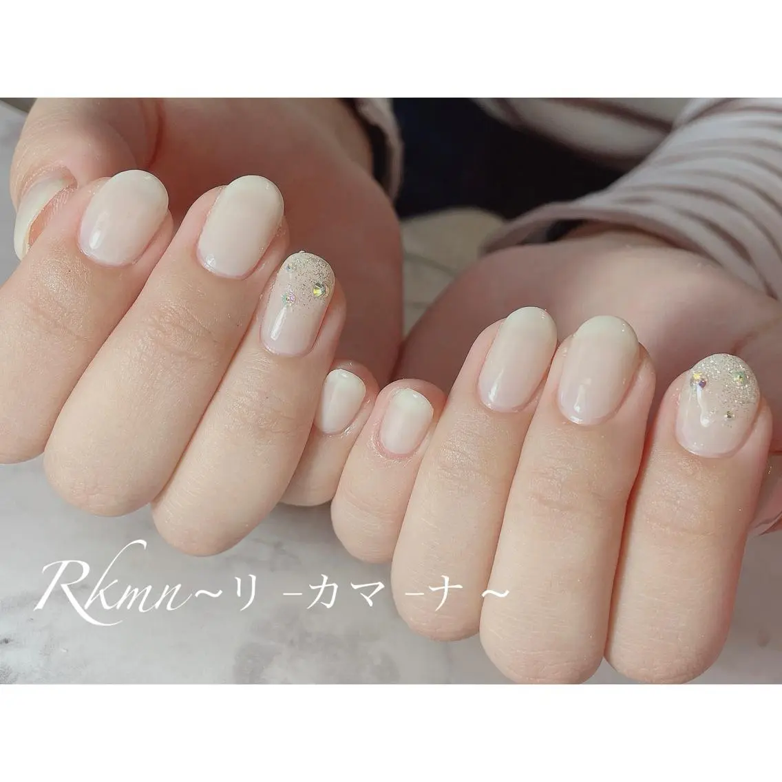 ネイル アートネイル キラキラネイル 春ネイル ホワイト ハンドネイル フットネイル ハンドケア Rkmn ~リ-カマ-ナ~のネイルデザイン