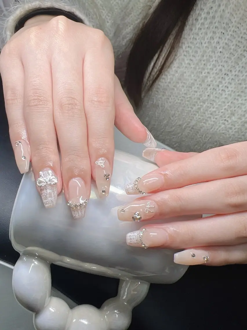 ネイル オーロラネイル チークネイル 長さ出し フットネイル フレンチネイル ハンドネイル Lee Nailsのネイルデザイン