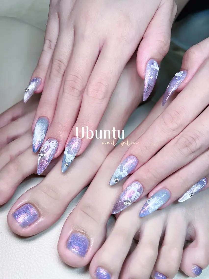 ネイル アートネイル オーロラネイル ラメ(グリッター) おそろいネイル リボン ハンドネイル Ubuntu🎀 ネイルサロン✨のネイルデザイン