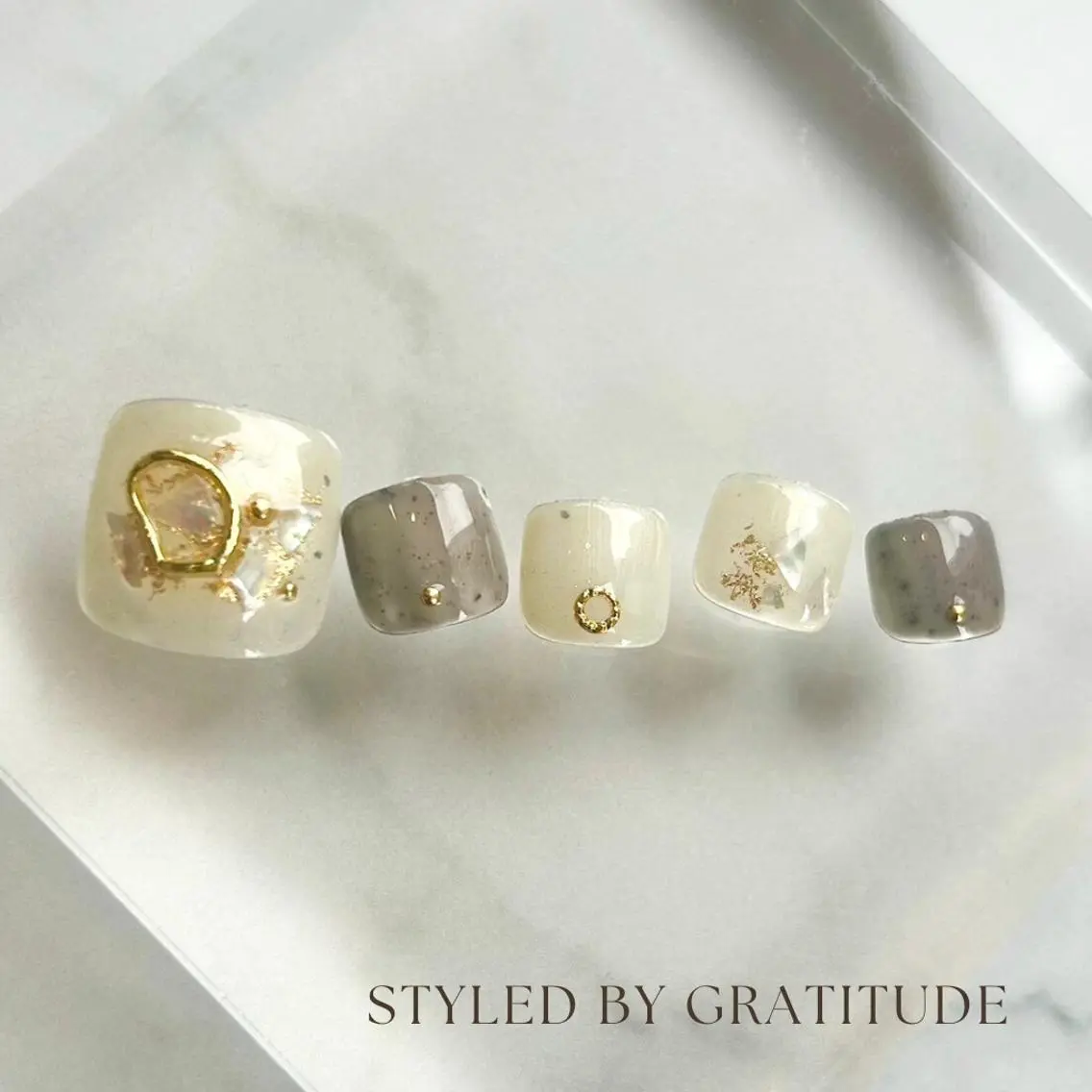 ネイル フットネイル gratitude 斎藤のネイルデザイン