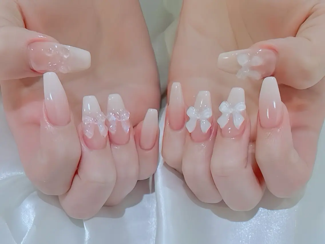 ネイル アートネイル フレンチネイル キラキラネイル 韓国ネイル 水色 ハンドネイル Rin Nail 新大久保店のネイルデザイン