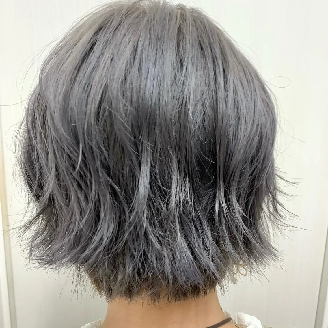 ショート カラー アッシュ ブリーチ 透明感カラー イルミナカラー ショート×カラー 🦊堀米早紀【荻窪】のマツエク・マツパデザイン