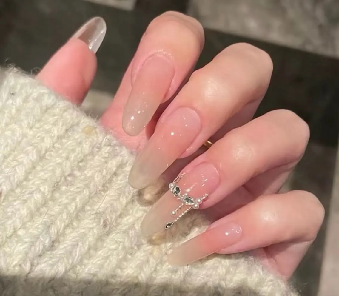 ネイル チークネイル 長さ出し フレンチネイル ガーリー 韓国ネイル sun nail池袋 モデル募集のネイルデザイン