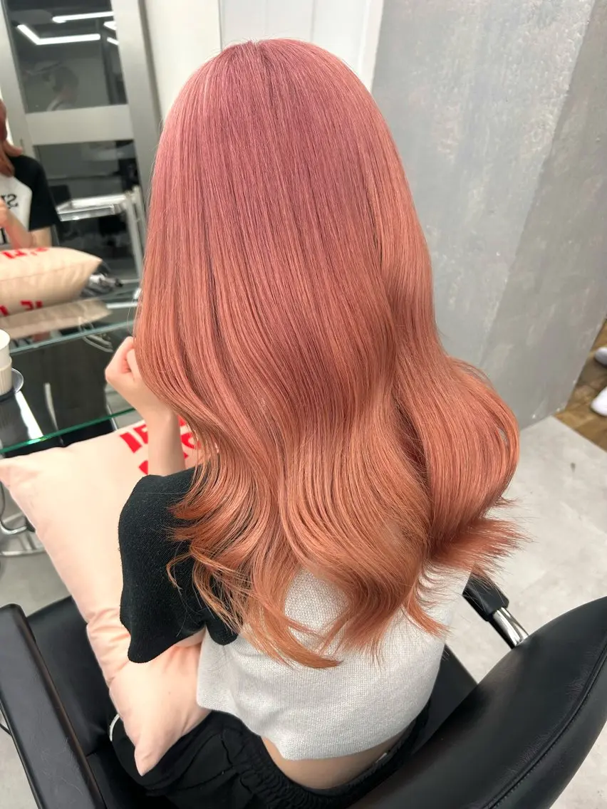 ロング カラー ベージュカラー ブリーチ ハイトーンカラー ピンクカラー ピンクベージュ ヘアカラー 横浜ダブルカラー/ ハイトーンエクステのヘアスタイル