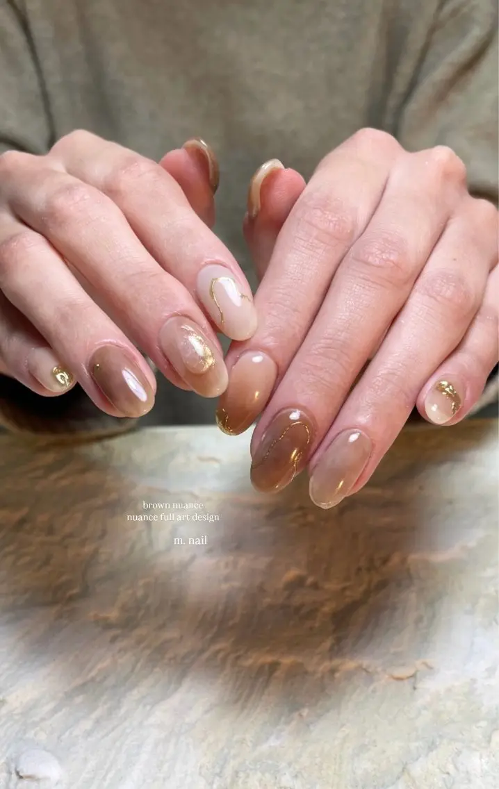 ネイル アートネイル ブラウン ミラーネイル ニュアンスネイル ハンドネイル m.nail salonのネイルデザイン