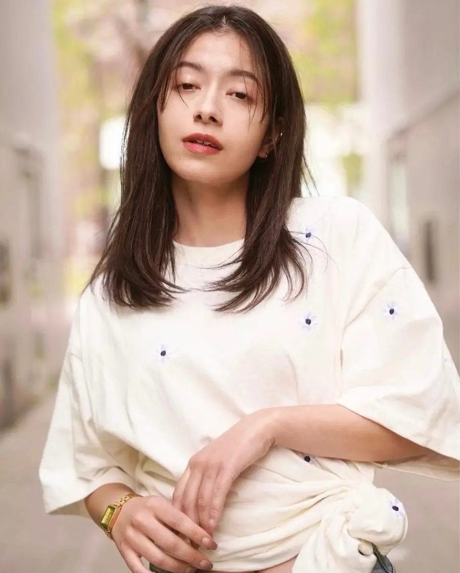 ミディアム 堀口 由美のヘアスタイル