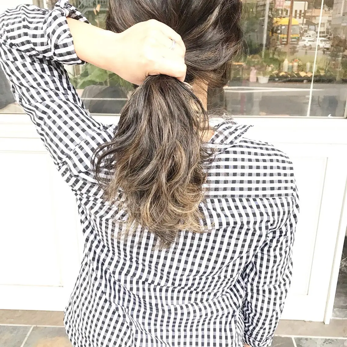 ミディアム カラー ヘアアレンジ ブリーチ グラデーションカラー ハイライトカラー ハイライト おくれ毛 Mariana/ 鶴原-ハイライトのヘアスタイル