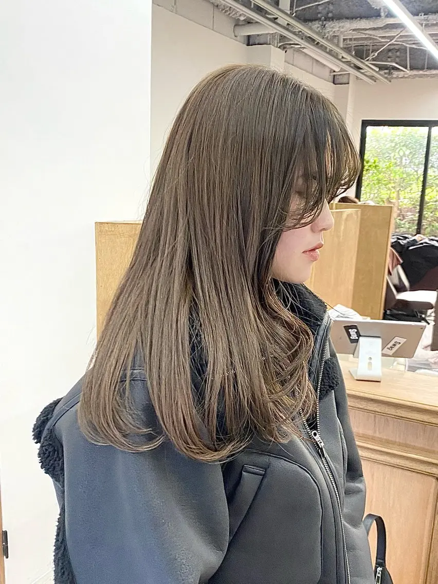 セミロング カラー ヘアアレンジ グレージュ カット ヘアカラー トリートメント ハル🌸柔色/ ブリーチなし/艶髪のヘアスタイル