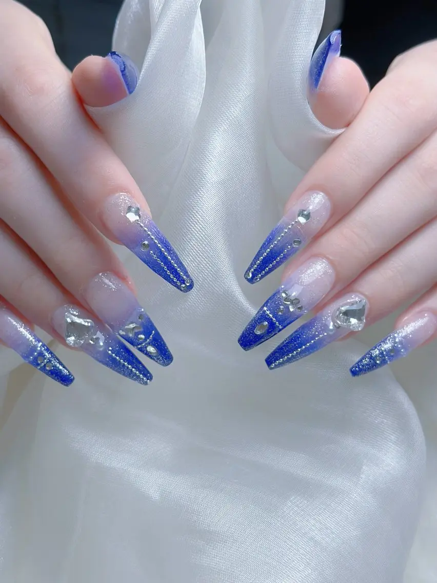 ネイル 持ち込み ハンドネイル Maggie nailクロのネイルデザイン