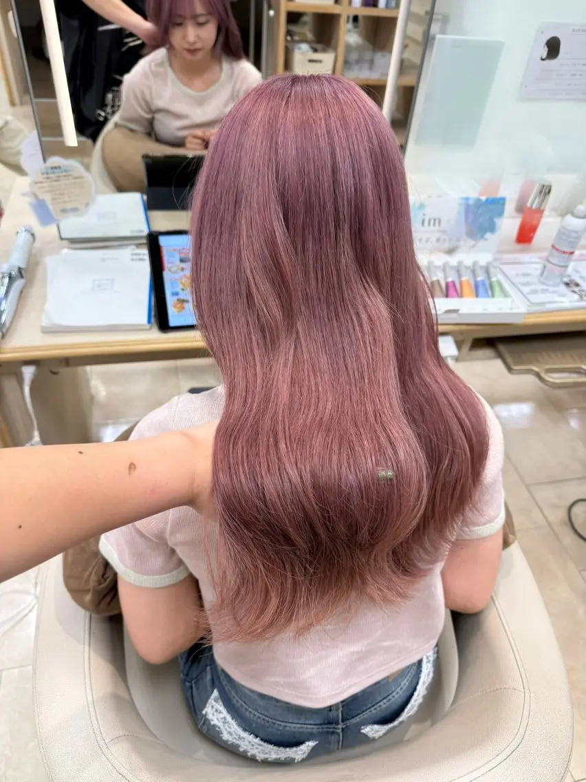 ロング ヘアカラー 岡田 和馬のヘアスタイル