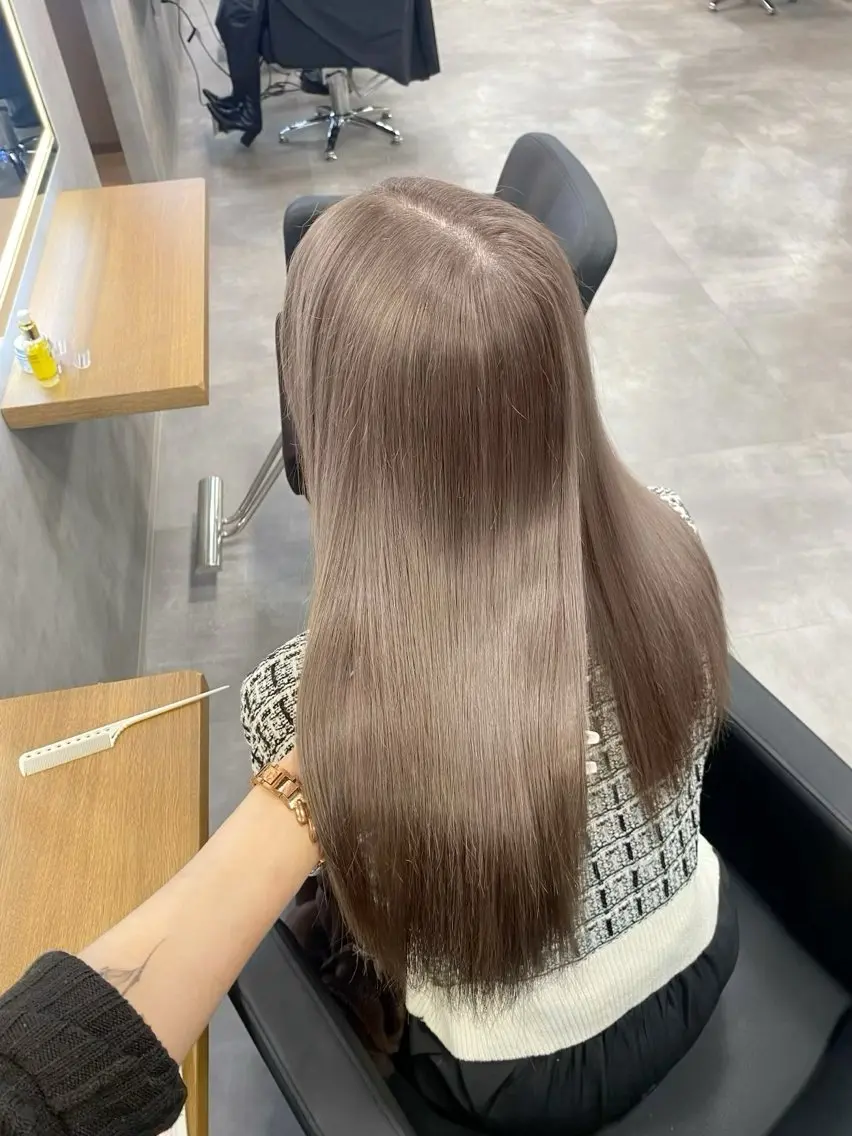 ロング カラー ヘーゼル ヘアカラー トリートメント ヘッドスパ ヘアセット 淡色/ワンホンヘア 🤍MINORIのヘアスタイル