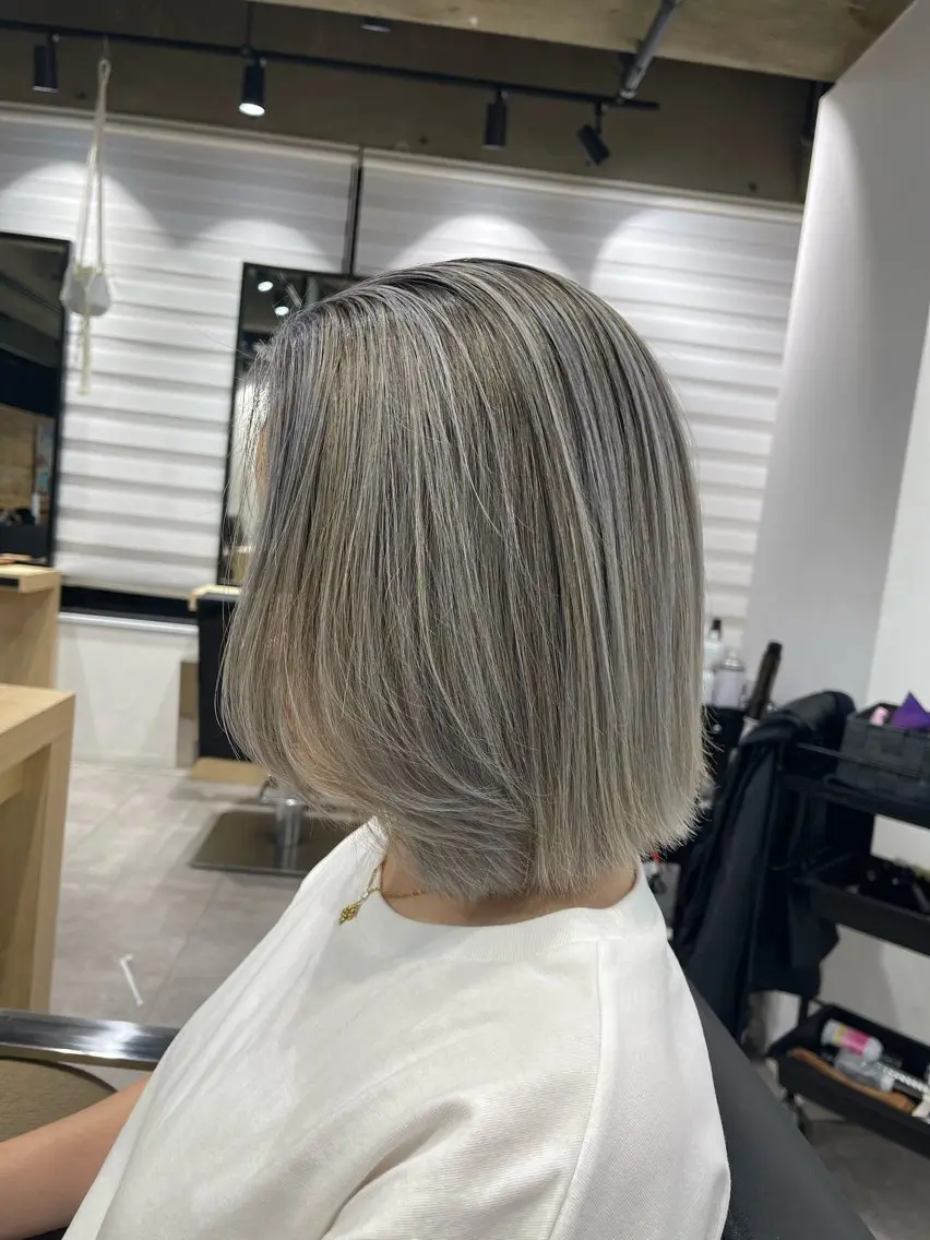 ショート カラー ブリーチ ヘアカラー トリートメント 白髪ぼかしハイライト バレイヤージュヤマトのヘアスタイル