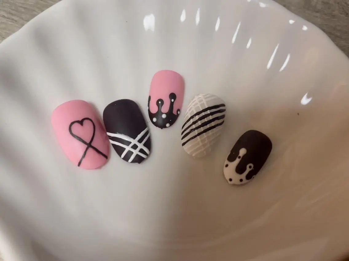 ネイル マットネイル バレンタイン エン Nail salonのネイルデザイン