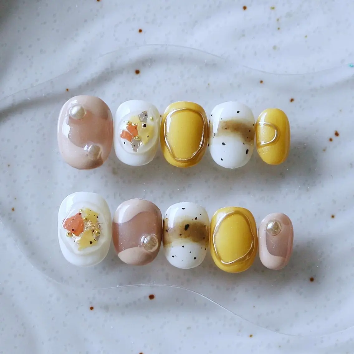 ネイル ブラウン ゴールド 黄色 Baku Nailsのネイルデザイン