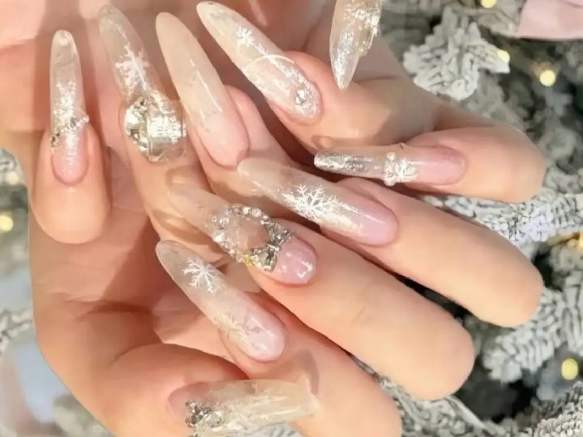 メンズ ネイル メンズ韓国風 アートネイル フレンチネイル ジェルネイル キラキラネイル Bloom スカルプ専門店のネイルデザイン