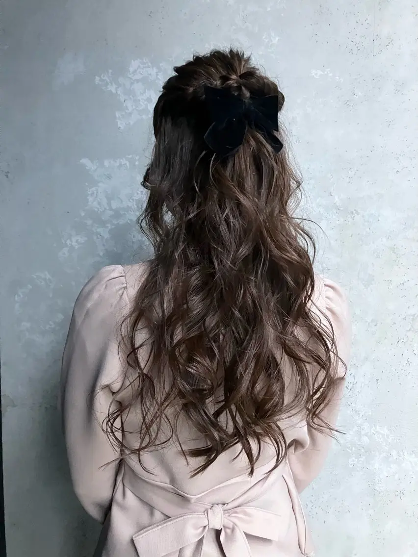 ヘアアレンジ ハーフアップ ヘアセット kotona 🤍miuraのヘアスタイル
