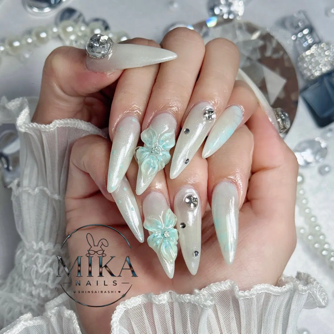 ネイル ガーリー キラキラネイル 韓国ネイル ロングネイル シンプルネイル ハンドネイル Genie Mika Nailsのネイルデザイン