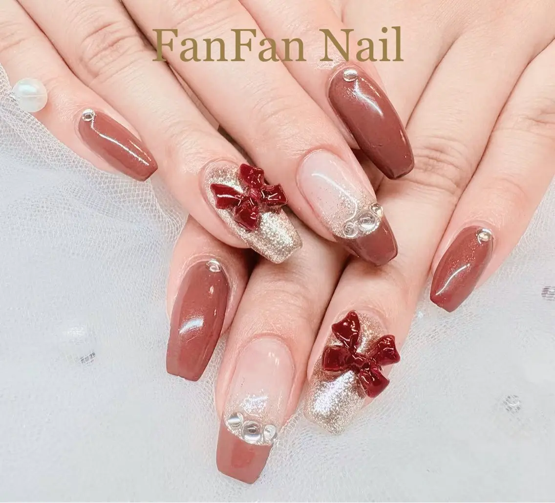 ネイル アートネイル オーロラネイル ガーリー キラキラネイル 韓国ネイル Mio NailsalonUのネイルデザイン