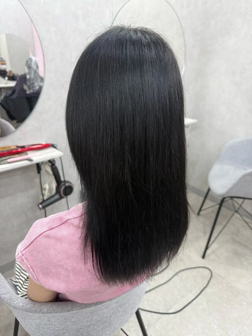 カラー 関 愛菜のヘアスタイル