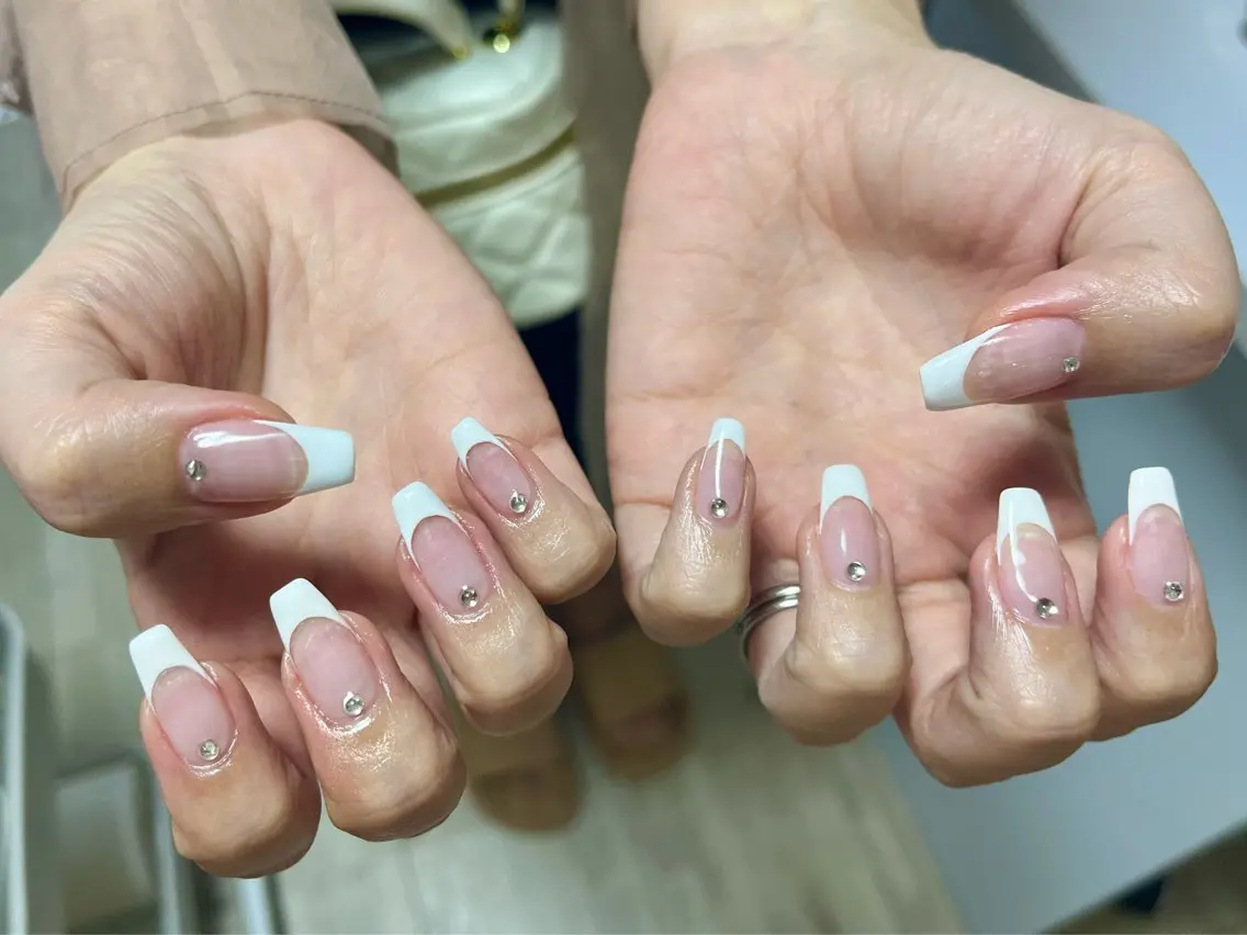 ネイル フレンチネイル ジェルネイル キラキラネイル メンズネイル パラジェル kiki nail たまプラーザのネイルデザイン